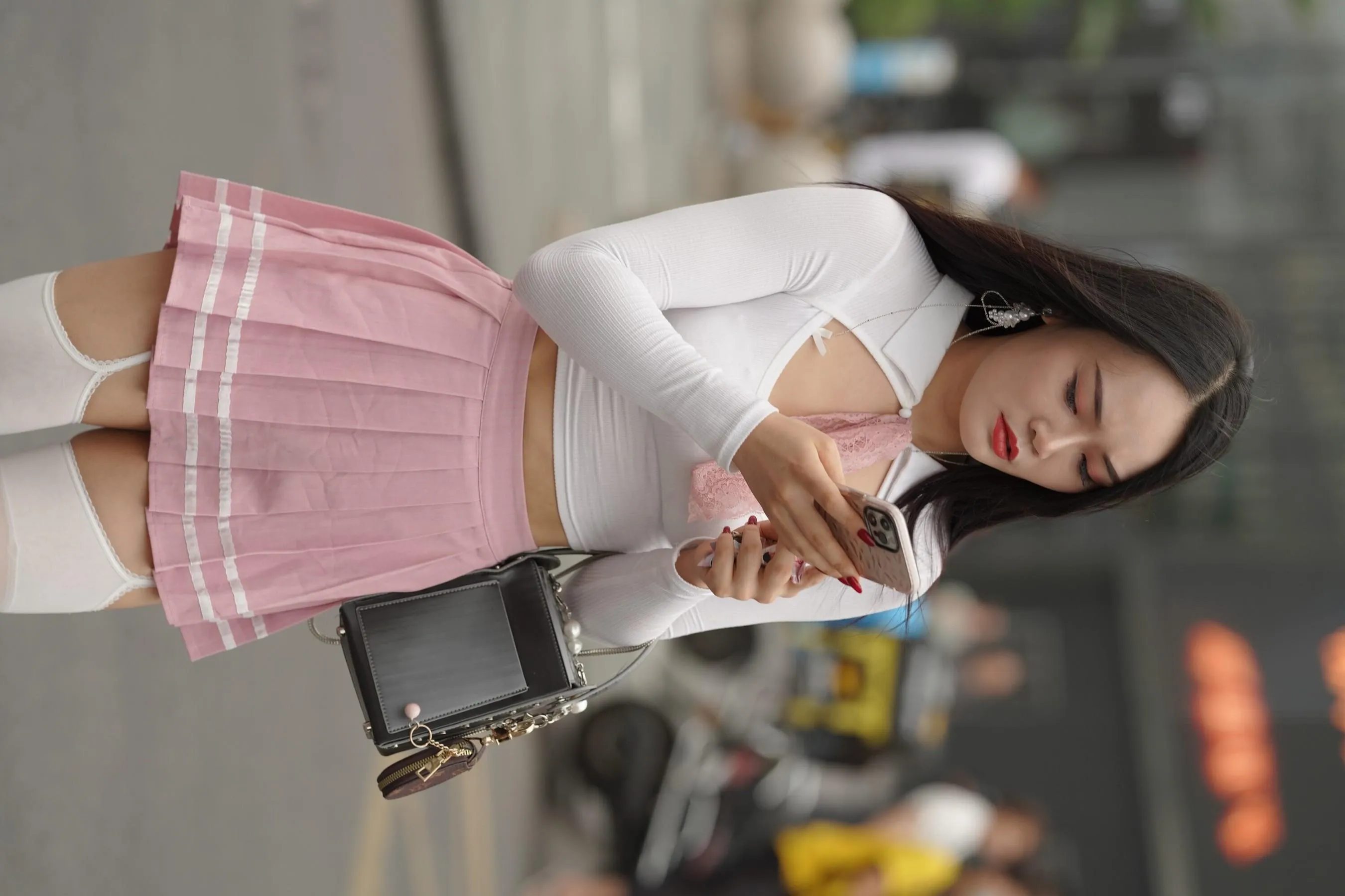 魔镜街拍 NO.161 街拍白丝吊带袜美女 [109P]插图4